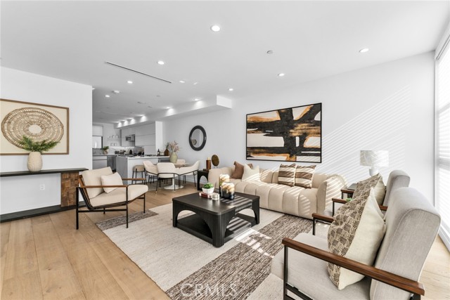 Detail Gallery Image 11 of 27 For 11341 Pearl St, Los Angeles,  CA 90064 - 4 Beds | 4/1 Baths