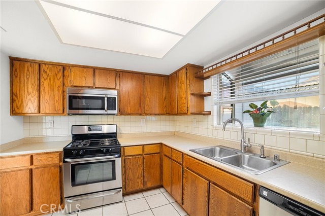 Detail Gallery Image 10 of 33 For 1549 Agate, Colton,  CA 92324 - 3 Beds | 2 Baths