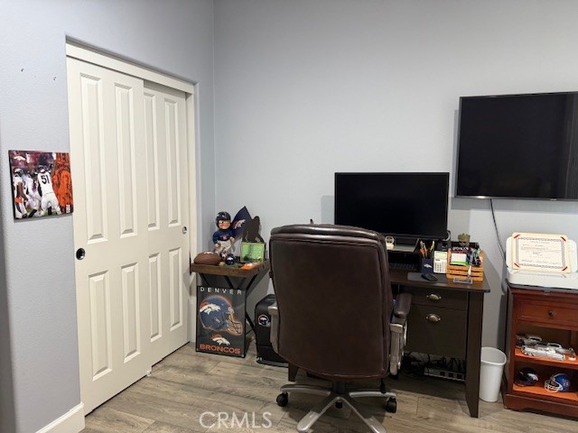 https://media.crmls.org/medias/2fc2232f-21a7-4f56-b36e-25fe30749427.jpg?preset=X-Large