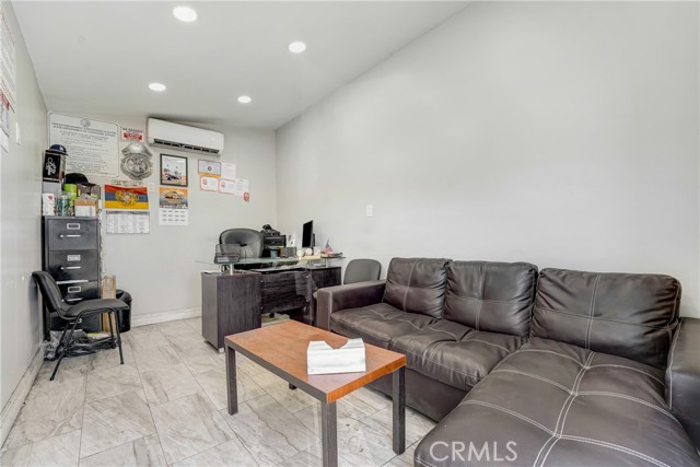 7039 Topanga Canyon Boulevard, Canoga Park CA: https://media.crmls.org/medias/2fc36e45-234c-440c-b18b-a3d8a84a069d.jpg