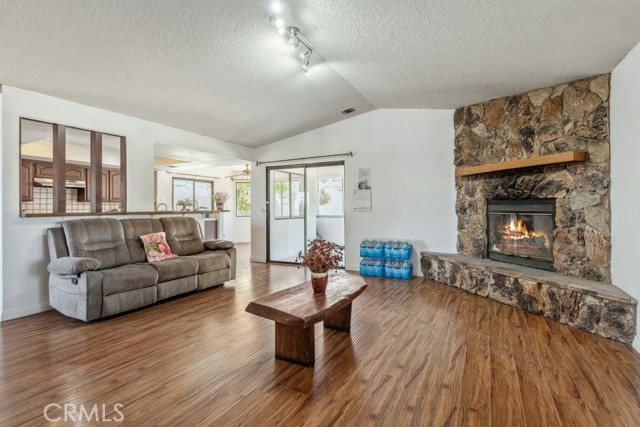 8636 Riggins Road, Phelan CA: https://media.crmls.org/medias/2fc3bced-e811-47cd-84b9-bdc295326283.jpg