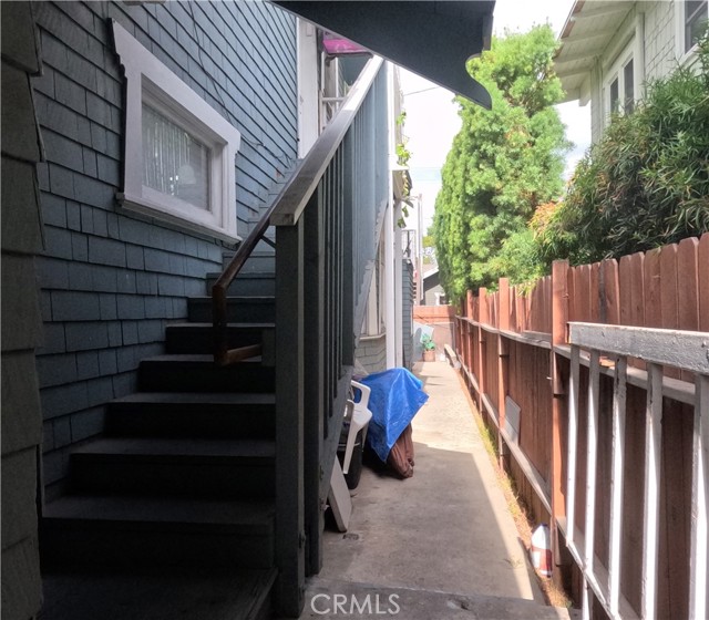 501 W 8th Street, Long Beach CA: https://media.crmls.org/medias/2fc44f10-9f10-4d25-9dce-a56e29e9be2a.jpg