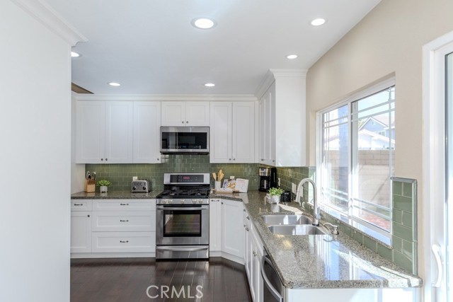 Detail Gallery Image 15 of 55 For 19542 Drybrook Ln., Huntington Beach,  CA 92646 - 4 Beds | 2/1 Baths