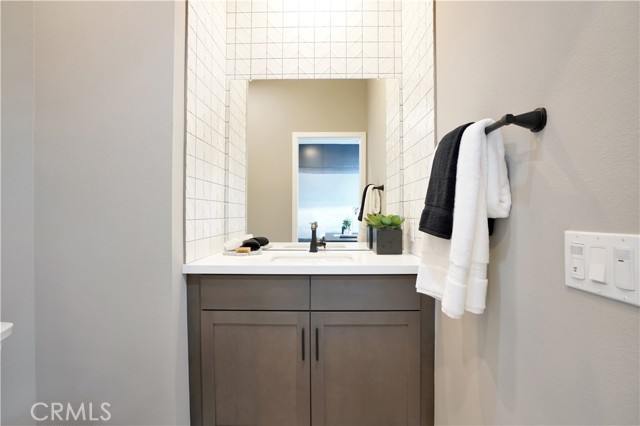 Detail Gallery Image 4 of 22 For 2317 W Broadway, Anaheim,  CA 92804 - 2 Beds | 2/2 Baths