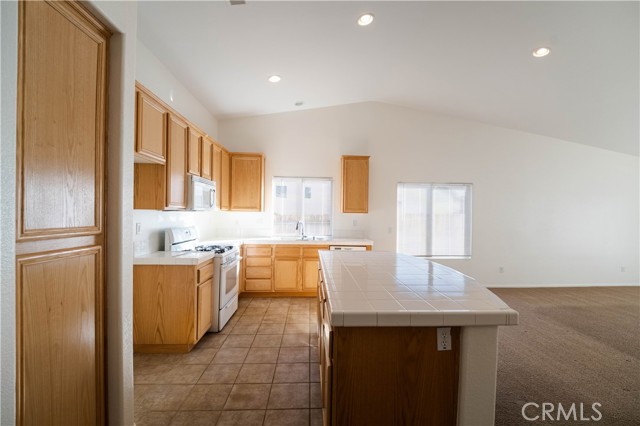 Detail Gallery Image 7 of 19 For 13125 Georgetown Ln, Victorville,  CA 92392 - 3 Beds | 2 Baths