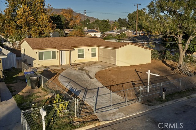 6001 De La Vista, Jurupa Valley CA: https://media.crmls.org/medias/2fc634ae-2116-4ae6-95f9-b72b6d955669.jpg