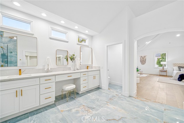 6692 Alamitos Circle, Huntington Beach CA: https://media.crmls.org/medias/2fc644b5-3af1-4a64-ba7b-dbb0bc6ace65.jpg