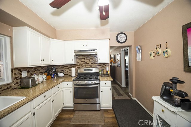 Detail Gallery Image 9 of 36 For 12057 Newmire, Norwalk,  CA 90650 - 4 Beds | 2 Baths