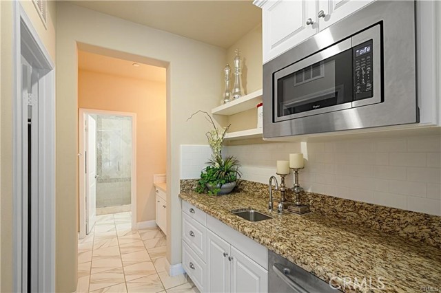 Detail Gallery Image 6 of 18 For 4866 Stoneglen Ave, Fontana,  CA 92336 - 4 Beds | 3/1 Baths