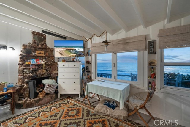 960 Neptune Avenue, Encinitas CA: https://media.crmls.org/medias/2fc953c4-c7aa-46a0-9f33-ffbbd2cac521.jpg