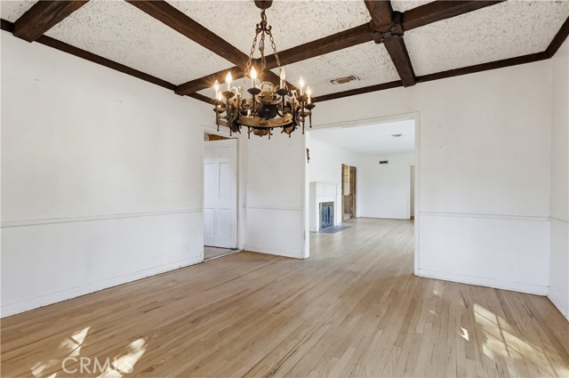 Detail Gallery Image 16 of 34 For 10314 Encino, Granada Hills,  CA 91344 - 4 Beds | 2 Baths