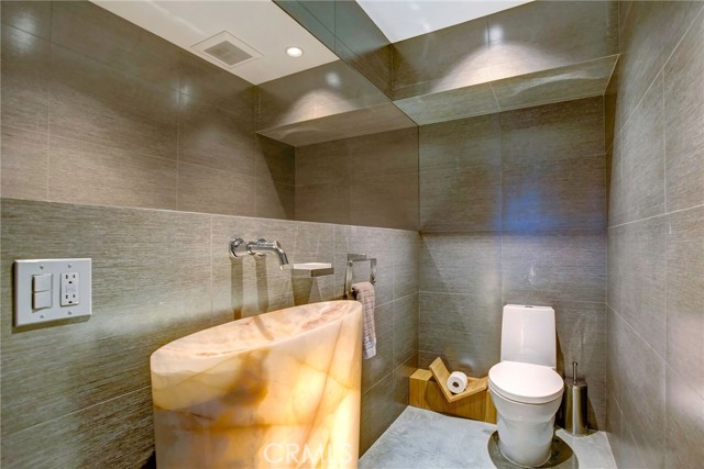 Detail Gallery Image 34 of 52 For 2917 Durand Dr, Los Angeles,  CA 90068 - 3 Beds | 2/1 Baths