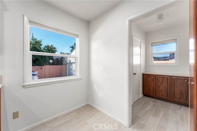 Detail Gallery Image 12 of 41 For 848 N Clifford Ave, Rialto,  CA 92376 - 4 Beds | 2/1 Baths