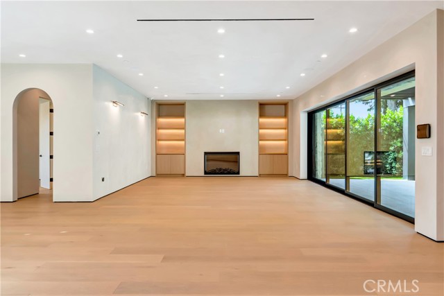 Detail Gallery Image 5 of 21 For 5149 Beeman Ave, Valley Village,  CA 91607 - 6 Beds | 6 Baths