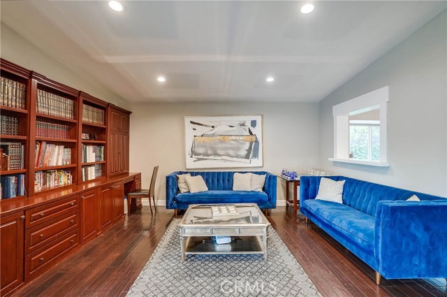 12415 Killion Street, Valley Village CA: https://media.crmls.org/medias/2fcbf12d-9a1b-408b-9266-fe822dcfcc1b.jpg