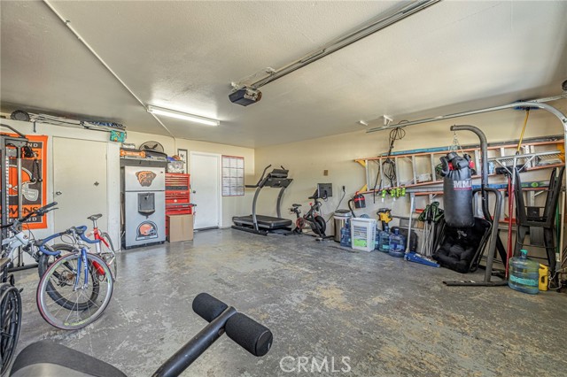 13290 Riverview Drive, Victorville CA: https://media.crmls.org/medias/2fcc88f9-5cfa-494c-9af5-5aa9993b7a84.jpg
