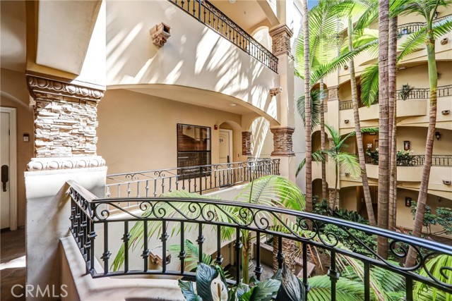 12026 Hoffman Street, Studio City CA: https://media.crmls.org/medias/2fccb438-4077-4989-b4d6-8e5431d170da.jpg