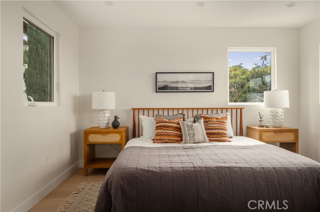 Detail Gallery Image 9 of 39 For 3950 Franklin Ave, Los Angeles,  CA 90027 - 3 Beds | 3/1 Baths