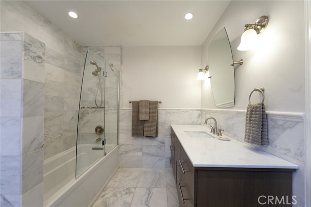 Detail Gallery Image 10 of 39 For 1949 N Catalina Street, –,  CA 90027 - 6 Beds | 5 Baths