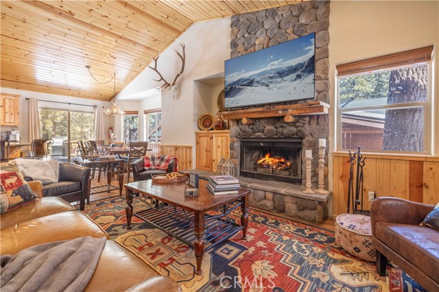 Detail Gallery Image 8 of 65 For 424 Mountainaire Ln, Big Bear Lake,  CA 92315 - 3 Beds | 2 Baths