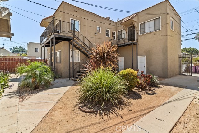 833 Cherry Avenue, Long Beach CA: https://media.crmls.org/medias/2fcfbe3b-20e3-499f-a27f-4884ac1b05d0.jpg