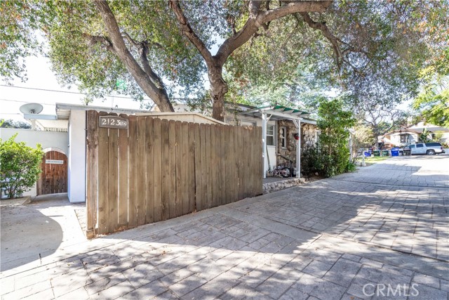 Detail Gallery Image 3 of 20 For 2123 Crescent, Montrose,  CA 91020 - 3 Beds | 2 Baths