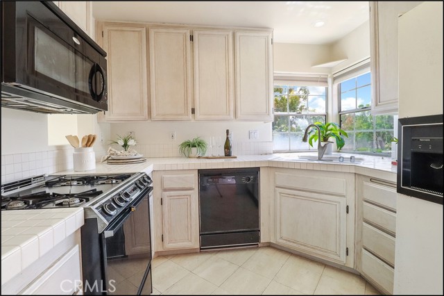 Detail Gallery Image 6 of 19 For 140 Gauguin Cir, Aliso Viejo,  CA 92656 - 2 Beds | 2 Baths