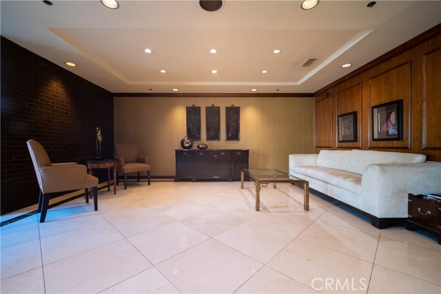 Detail Gallery Image 19 of 22 For 222 Monterey Rd #206,  Glendale,  CA 91206 - 3 Beds | 3 Baths