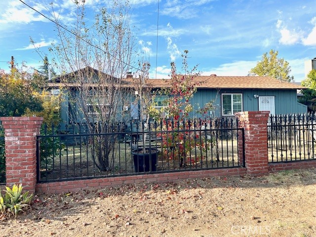 Detail Gallery Image 2 of 22 For 14127 Sayre St, Sylmar,  CA 91342 - 3 Beds | 3 Baths