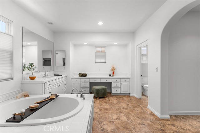 3943 E Lindenwood Drive, Ontario CA: https://media.crmls.org/medias/2fd15016-8bf8-4e03-b915-66497b201038.jpg