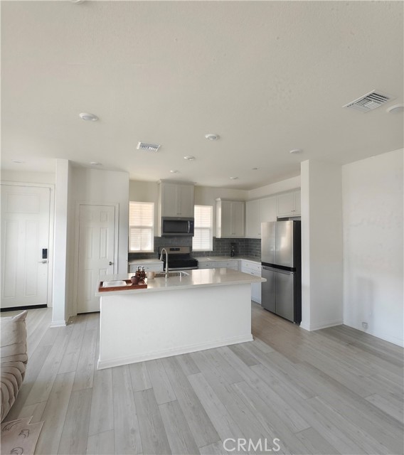 Detail Gallery Image 3 of 19 For 4205 E Carmel Privado, Ontario,  CA 91761 - 3 Beds | 2/1 Baths