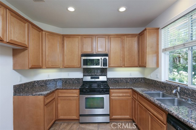 Detail Gallery Image 9 of 31 For 26760 via La Paz, Valencia,  CA 91381 - 3 Beds | 2/1 Baths