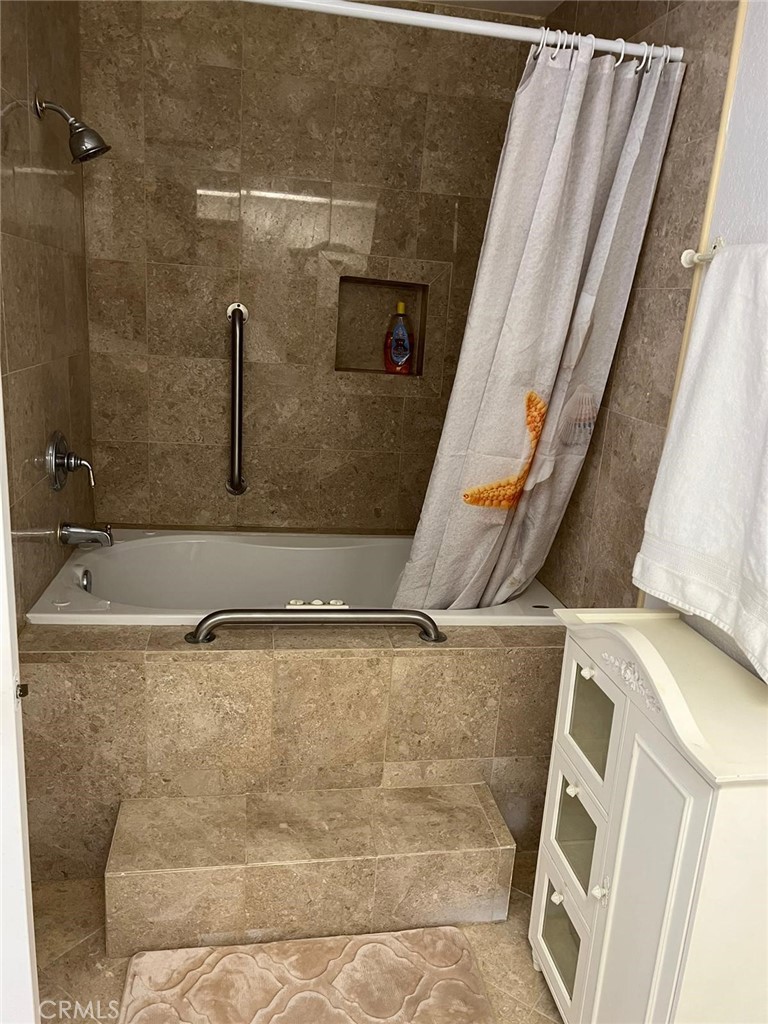 https://media.crmls.org/medias/2fd2ce5c-d15e-4387-8106-1fe96d1413c6.jpg?preset=X-Large
