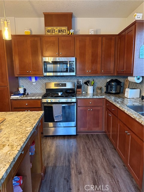 Detail Gallery Image 2 of 9 For 1574 Hearthsong Dr, Manteca,  CA 95337 - 3 Beds | 2/1 Baths