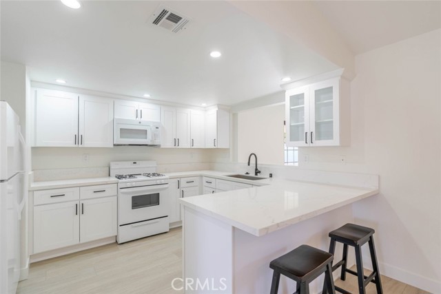 Detail Gallery Image 8 of 28 For 514 E Avenue J9, Lancaster,  CA 93535 - 4 Beds | 2 Baths