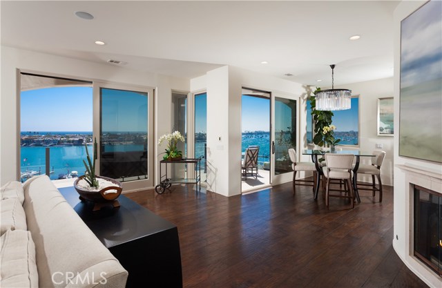 2301 Pacific Drive, Corona del Mar CA: https://media.crmls.org/medias/2fd50660-6703-457c-aff4-ab0ef0dbde52.jpg