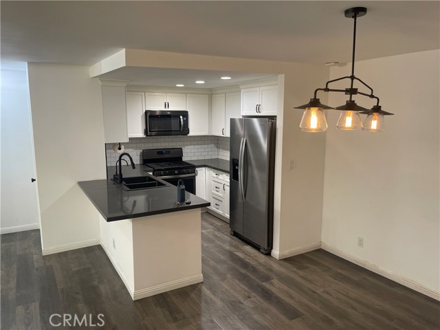 Detail Gallery Image 9 of 49 For 15511 Sherman Way, Van Nuys,  CA 91406 - 3 Beds | 2 Baths