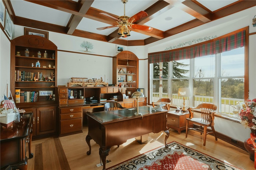 https://media.crmls.org/medias/2fd7372d-e454-43a9-8882-85a7e6166a9d.jpg?preset=X-Large