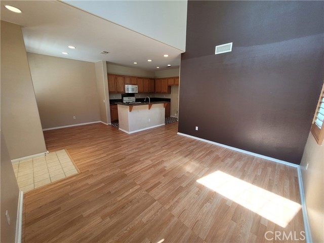 Detail Gallery Image 4 of 19 For 2005 E Harvard Privado #C,  Ontario,  CA 91764 - 3 Beds | 2/1 Baths