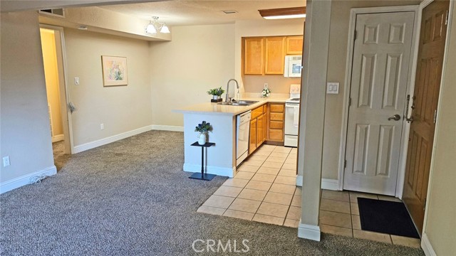Detail Gallery Image 2 of 27 For 2881 Huntington Bld #114,  Fresno,  CA 93721 - 1 Beds | 1 Baths