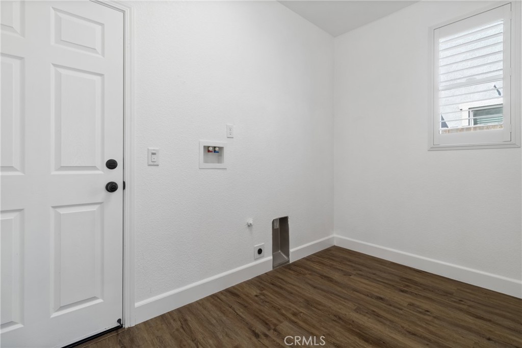 https://media.crmls.org/medias/2fd953c5-15a2-4559-a4e7-206975ee4114.jpg?preset=X-Large