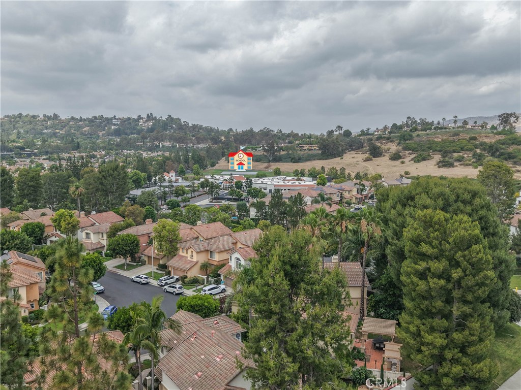https://media.crmls.org/medias/2fd9db4b-c578-4f30-b347-bffb9328c48a.jpg?preset=X-Large