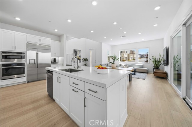 Detail Gallery Image 11 of 69 For 27516 Golden Currant Pl, Valencia,  CA 91381 - 4 Beds | 4/1 Baths