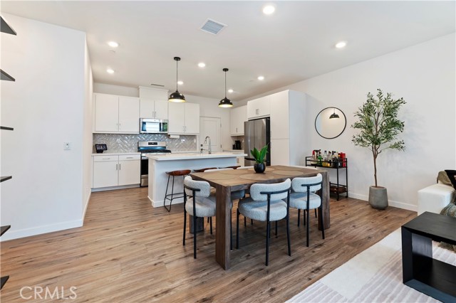 5680 Kate Way, Fontana CA: https://media.crmls.org/medias/2fda341f-68f5-484e-9f0c-64e1129327cd.jpg