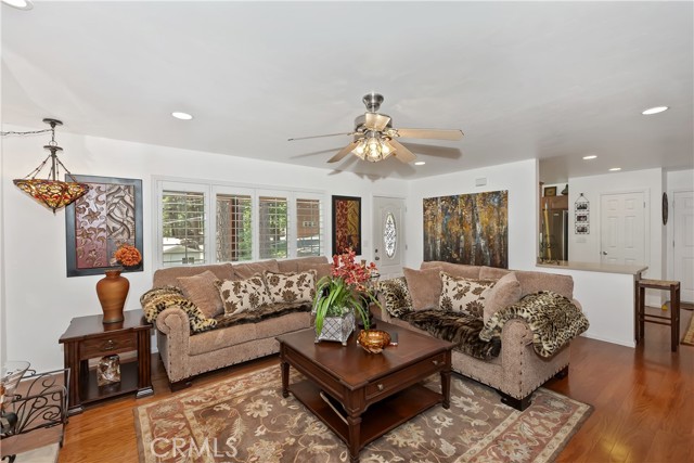 31816 Silver Spruce Drive, Running Springs CA: https://media.crmls.org/medias/2fda6de9-7c64-4106-8896-bfbbbf10c309.jpg