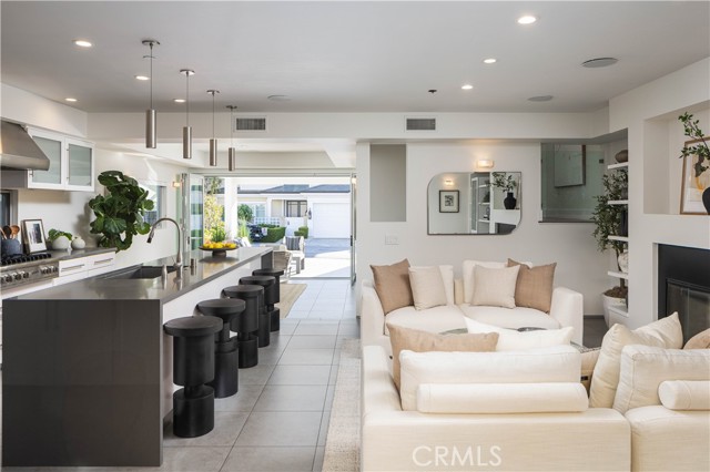 Detail Gallery Image 4 of 40 For 2618 Cove St, Corona Del Mar,  CA 92625 - 3 Beds | 3/1 Baths