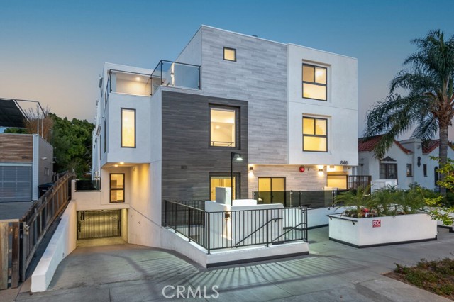 846 N Alta Vista Boulevard, Los Angeles CA: https://media.crmls.org/medias/2fda9f4a-83c6-4746-8872-4114b4ee4f4f.jpg