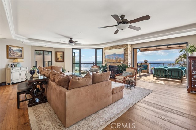 357 Coast S Boulevard, La Jolla CA: https://media.crmls.org/medias/2fdb17dc-7f0a-4635-975c-739002e50982.jpg
