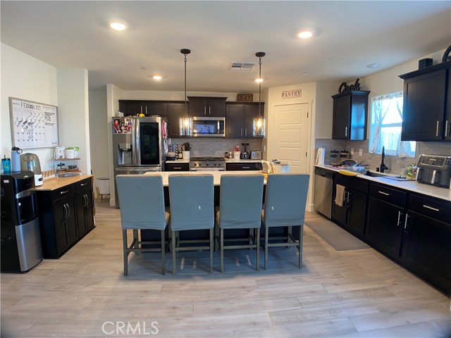 Detail Gallery Image 3 of 43 For 510 Sansoni St, Los Banos,  CA 93635 - 5 Beds | 3 Baths