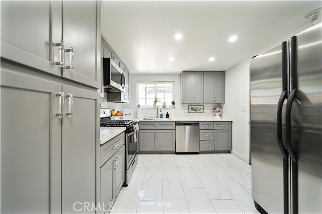 Detail Gallery Image 7 of 20 For 371 S Alexander Ave, Upland,  CA 91786 - 3 Beds | 2 Baths